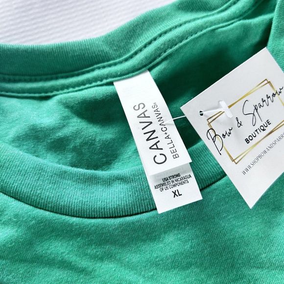 5/$25Handmade Bella Deck The Halls Y’all Christmas Green Short Sleeve Tee XL NWT - Picture 2 of 4